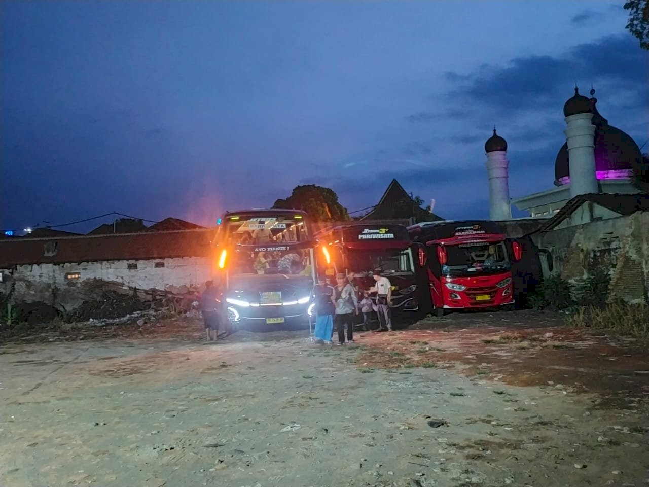 Tegas dan Humanis, Tim Parkir TJU Dishub Klaten ‘Gebrak’ Parkir Liar di Jalan Merbabu