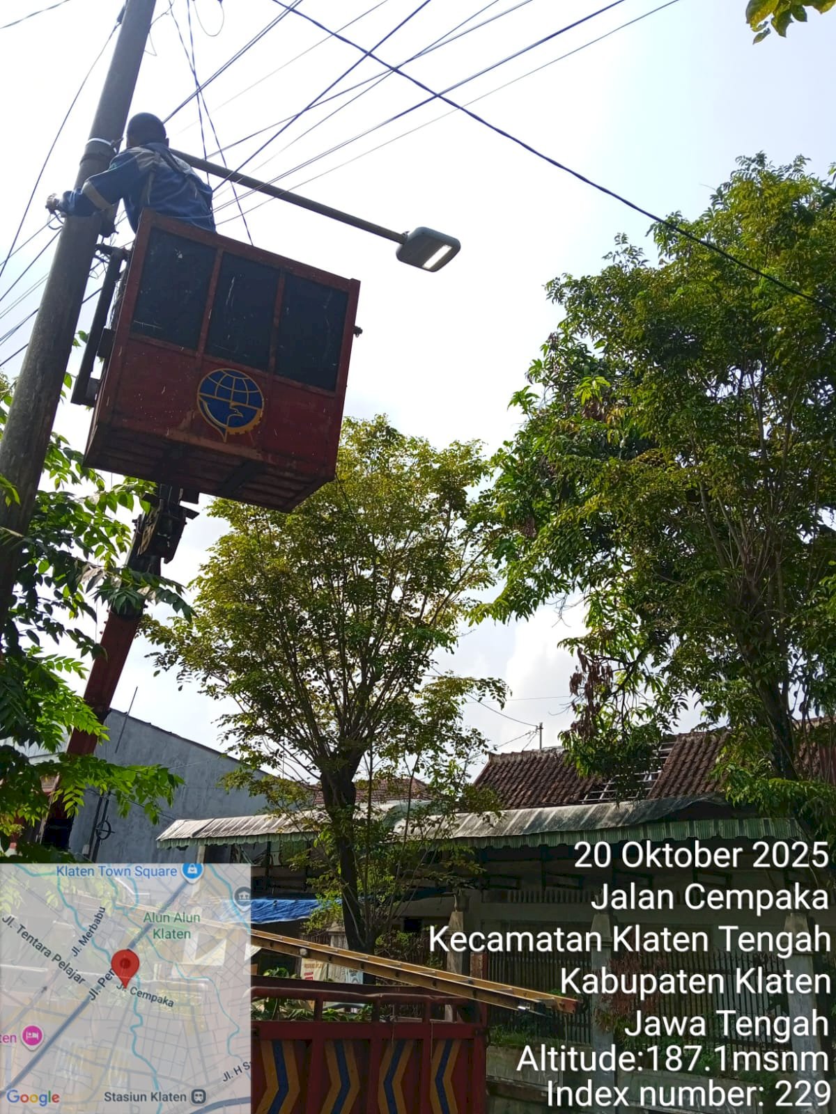 Tim PJU Dishub Klaten ‘Berganti Cahaya’: LED 50 Watt Baru Usir Gelap Barat Pasar Ngepos!