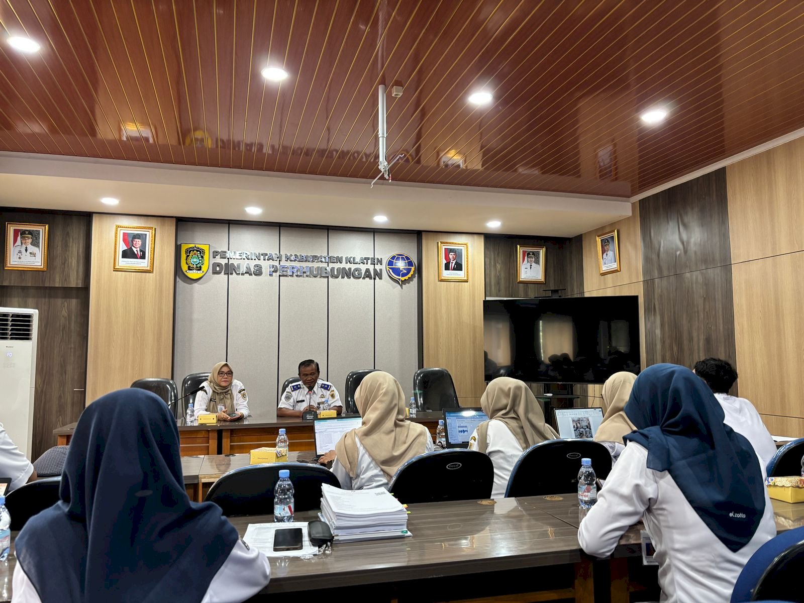 Tim Monev Keorganisasian Tegur Dishub Klaten: Catat Digital Pengaduan & Segera Renovasi Front Office!