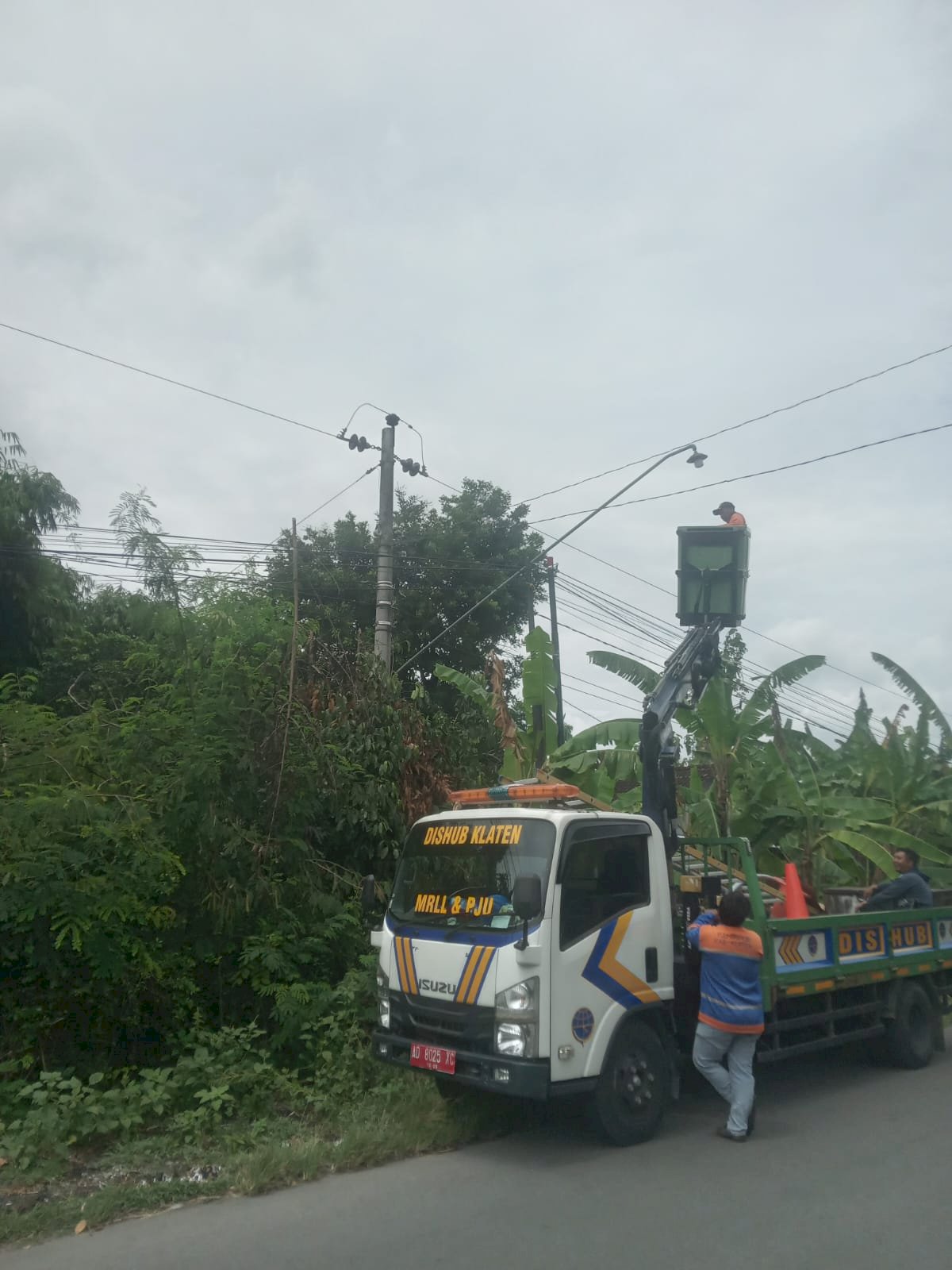Sigap Atasi Kegelapan! Tim PJU Dishub Klaten Ronda Tengah Malam Perbaiki 6 Lampu Jalan Mandong-Temuwangi