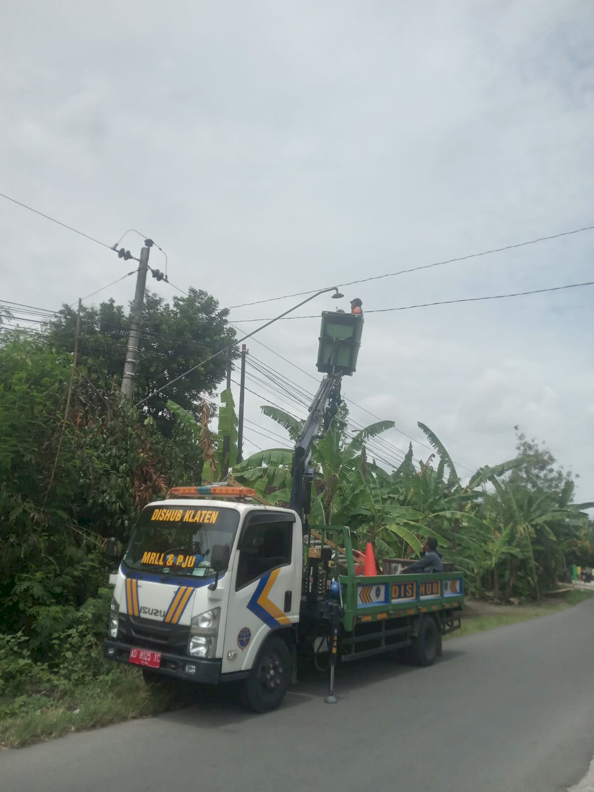 Sigap Atasi Kegelapan! Tim PJU Dishub Klaten Ronda Tengah Malam Perbaiki 6 Lampu Jalan Mandong-Temuwangi