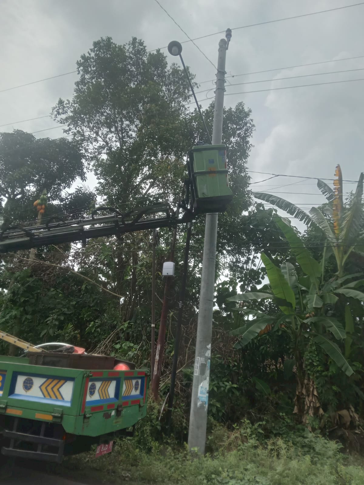 Sigap Atasi Kegelapan! Tim PJU Dishub Klaten Ronda Tengah Malam Perbaiki 6 Lampu Jalan Mandong-Temuwangi