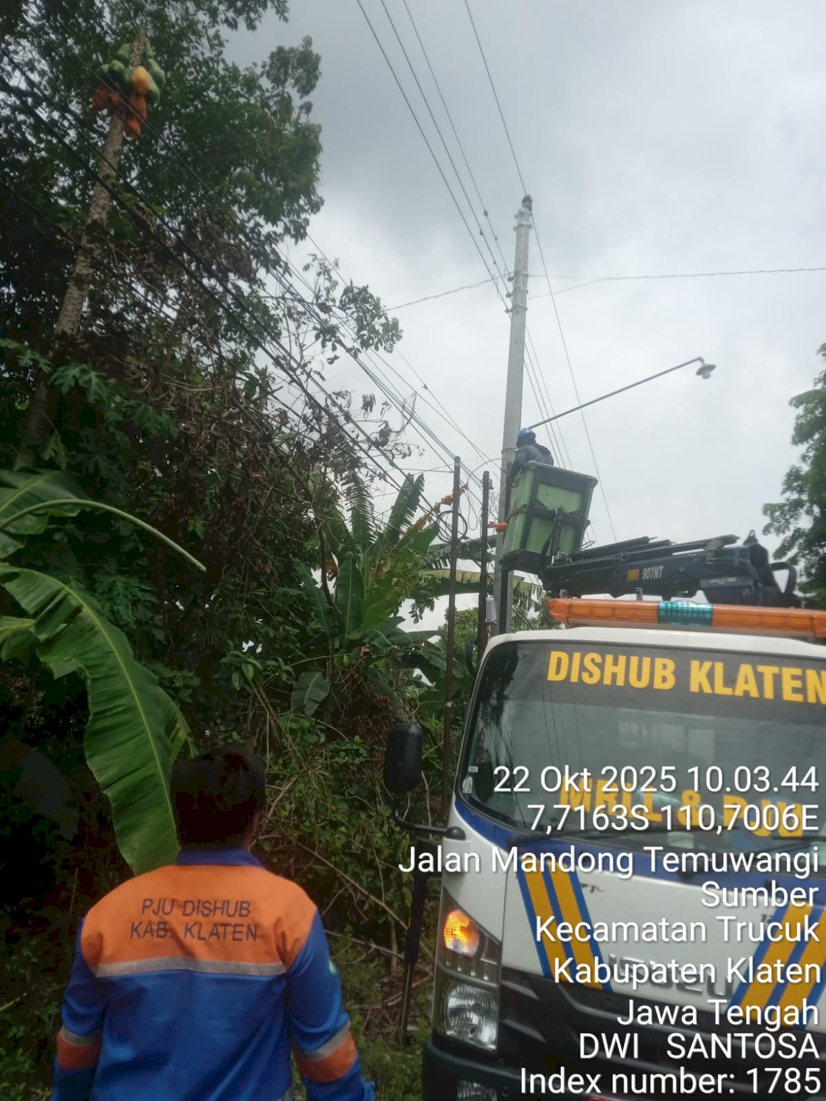 Sigap Atasi Kegelapan! Tim PJU Dishub Klaten Ronda Tengah Malam Perbaiki 6 Lampu Jalan Mandong-Temuwangi