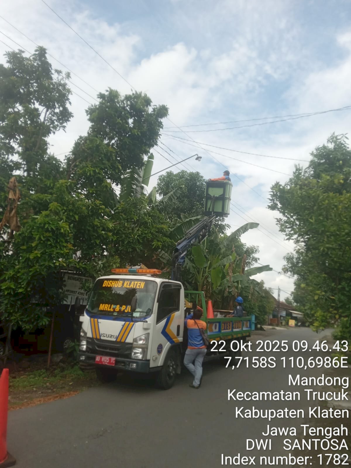 Sigap Atasi Kegelapan! Tim PJU Dishub Klaten Ronda Tengah Malam Perbaiki 6 Lampu Jalan Mandong-Temuwangi