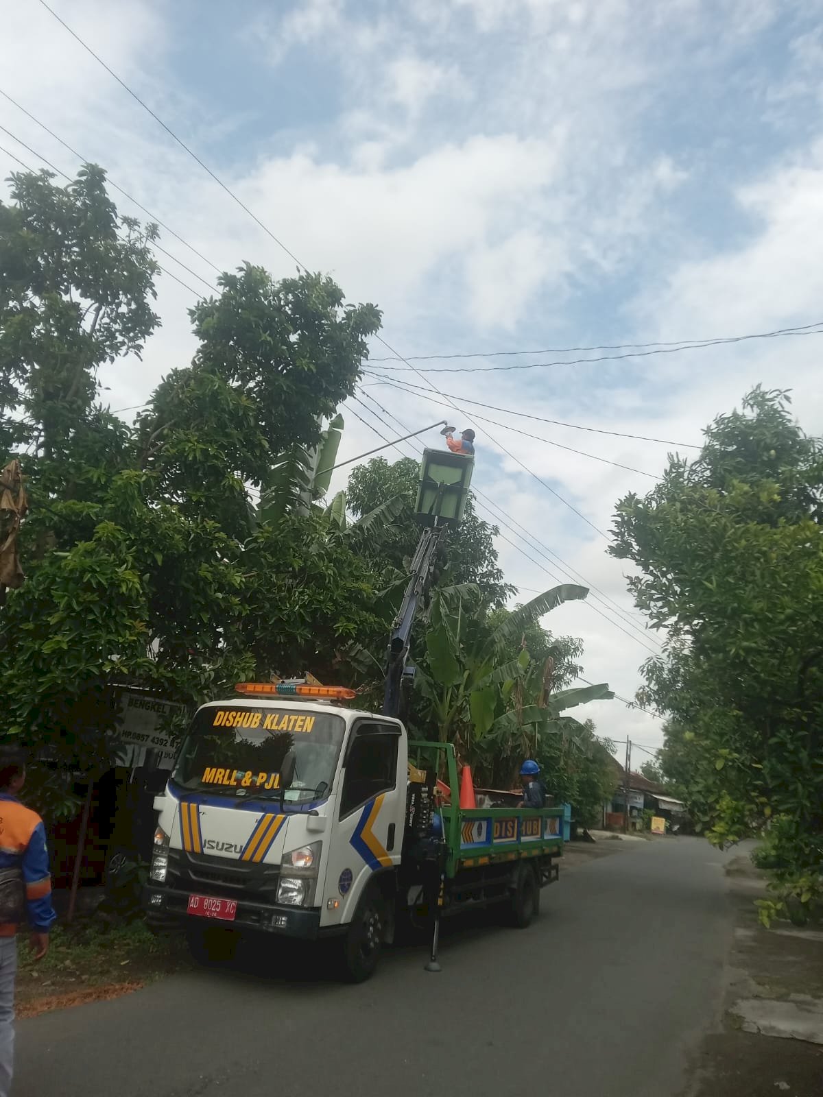 Sigap Atasi Kegelapan! Tim PJU Dishub Klaten Ronda Tengah Malam Perbaiki 6 Lampu Jalan Mandong-Temuwangi