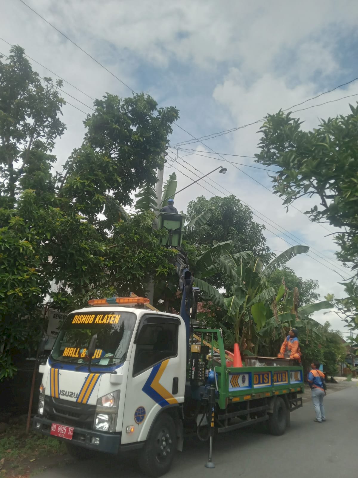 Sigap Atasi Kegelapan! Tim PJU Dishub Klaten Ronda Tengah Malam Perbaiki 6 Lampu Jalan Mandong-Temuwangi