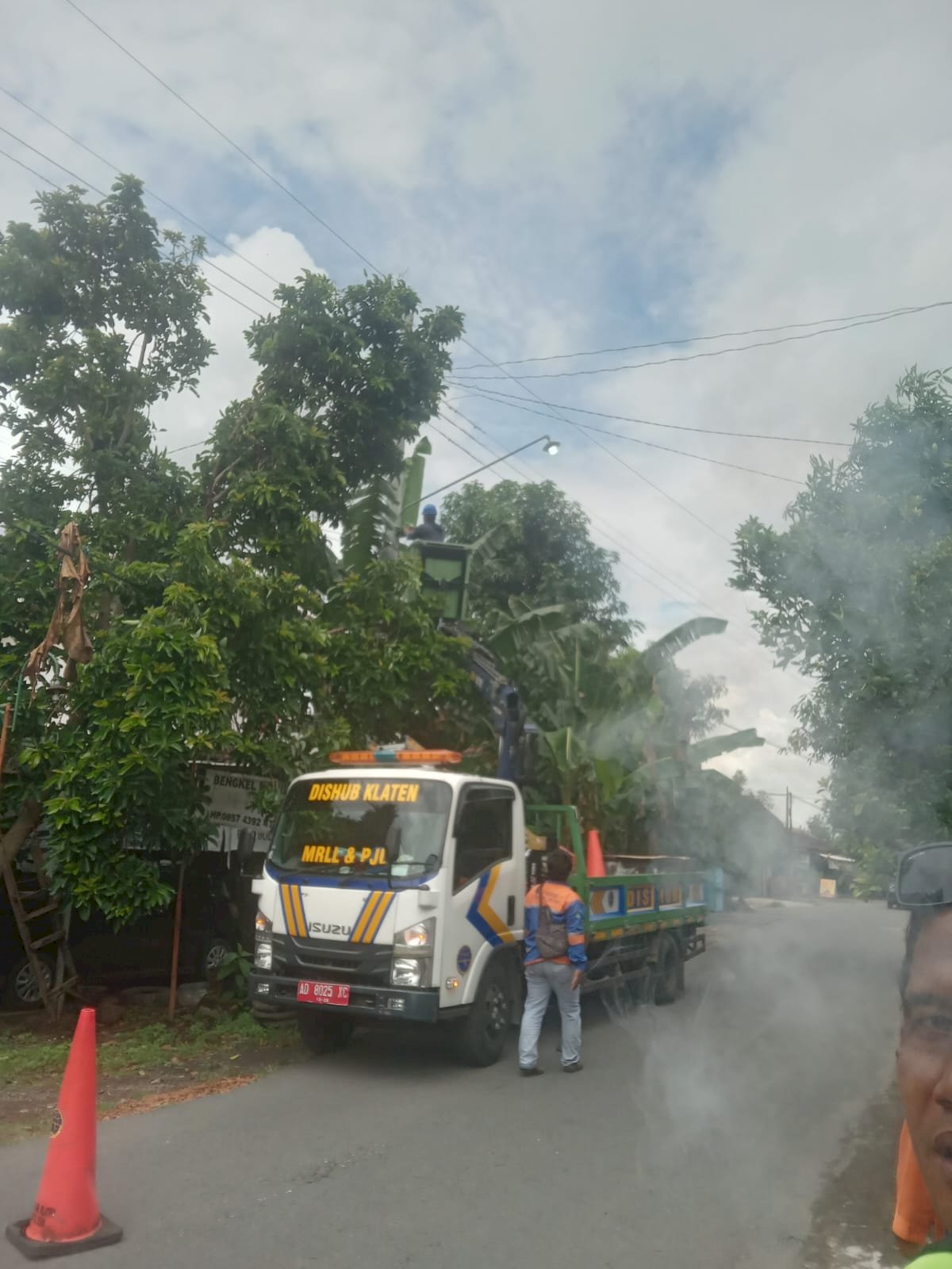 Sigap Atasi Kegelapan! Tim PJU Dishub Klaten Ronda Tengah Malam Perbaiki 6 Lampu Jalan Mandong-Temuwangi
