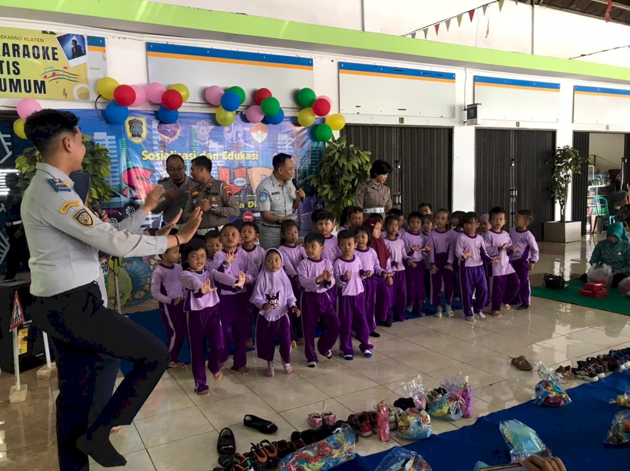 Anak-Anak TK Pertiwi Bareng Diajak Sadar Lalu Lintas Sejak Dini di Terminal Ir. Soekarno