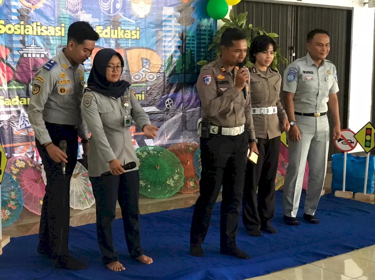 Anak-Anak TK Pertiwi Bareng Diajak Sadar Lalu Lintas Sejak Dini di Terminal Ir. Soekarno