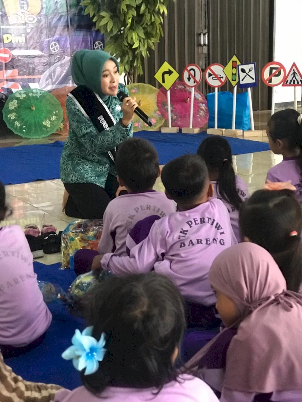 Anak-Anak TK Pertiwi Bareng Diajak Sadar Lalu Lintas Sejak Dini di Terminal Ir. Soekarno