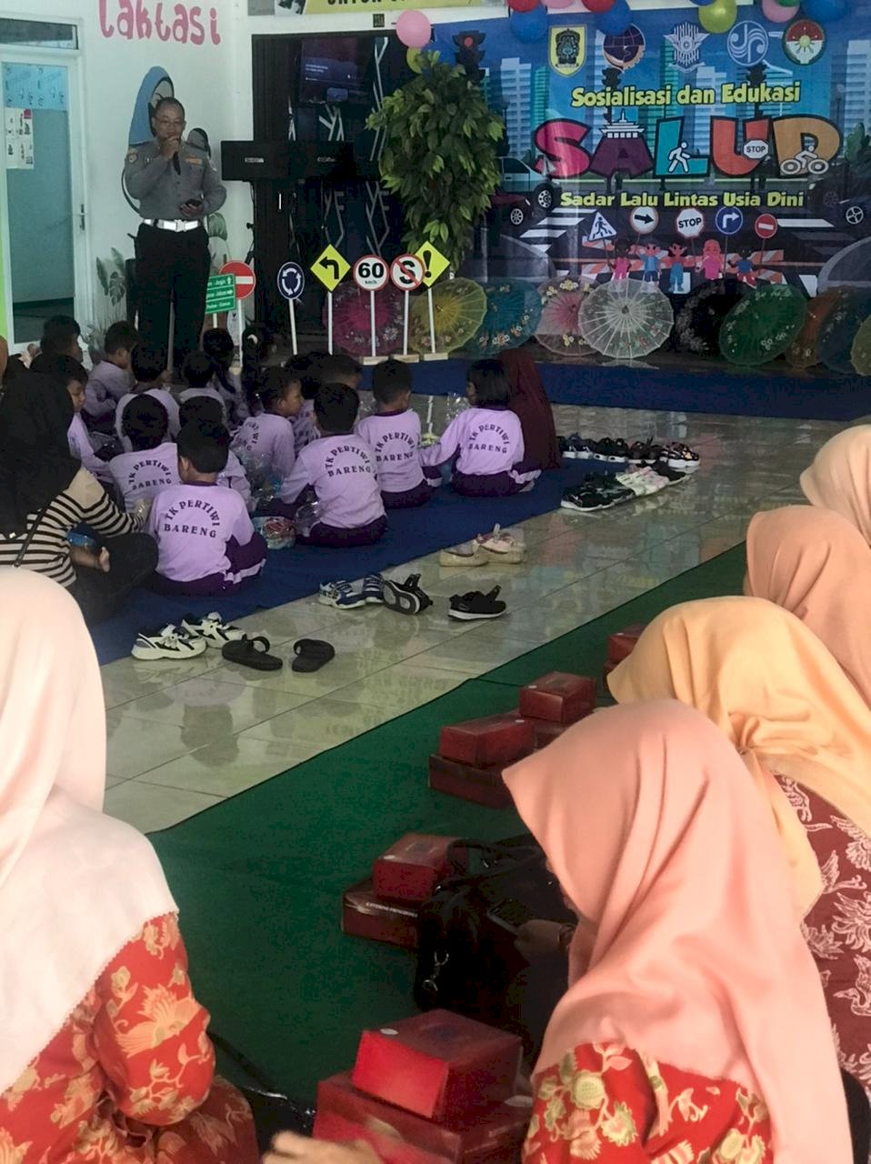 Anak-Anak TK Pertiwi Bareng Diajak Sadar Lalu Lintas Sejak Dini di Terminal Ir. Soekarno