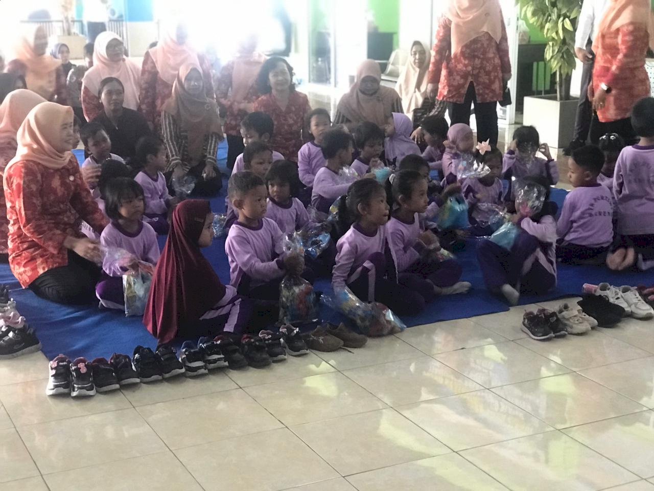 Anak-Anak TK Pertiwi Bareng Diajak Sadar Lalu Lintas Sejak Dini di Terminal Ir. Soekarno