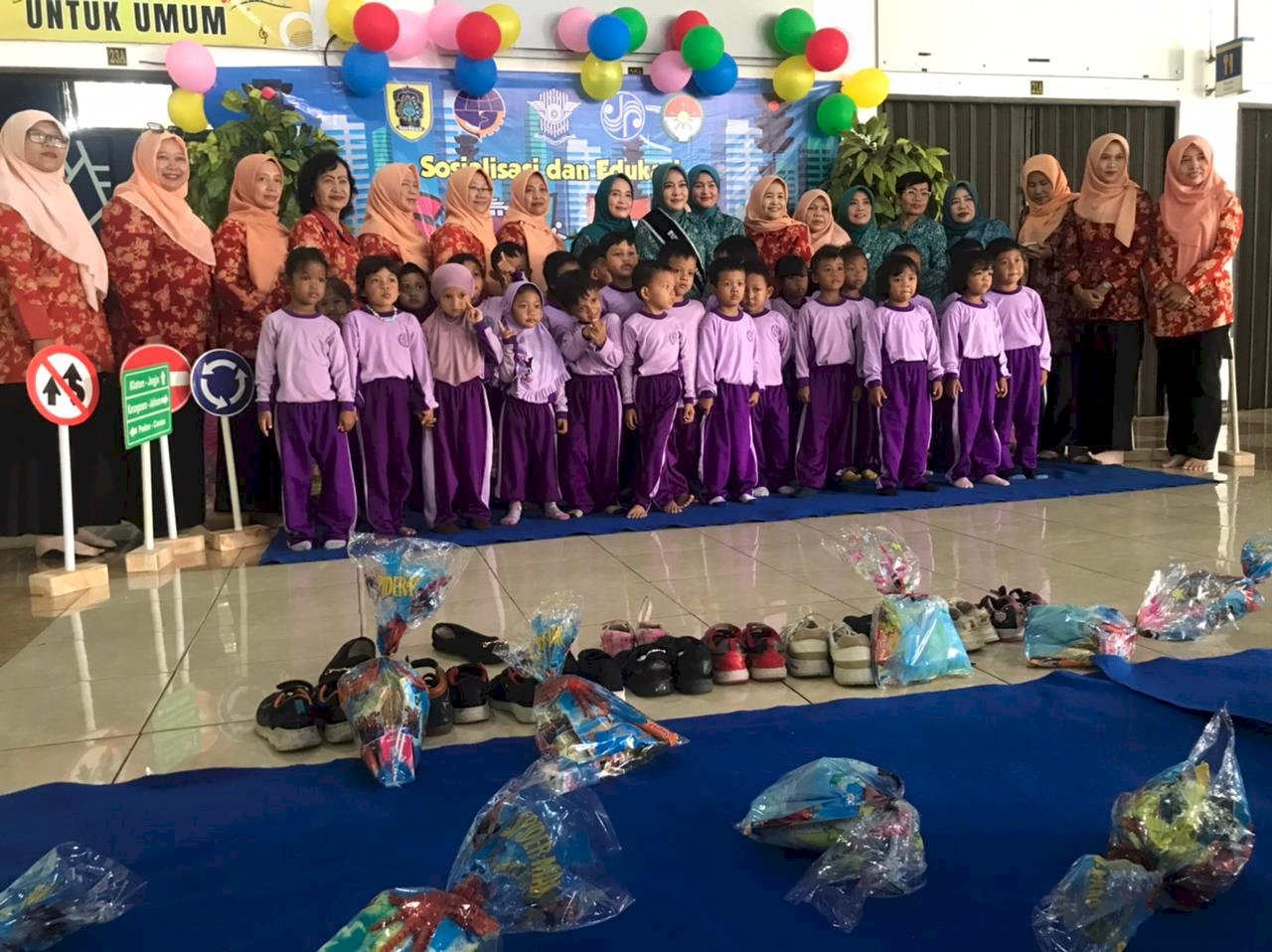 Anak-Anak TK Pertiwi Bareng Diajak Sadar Lalu Lintas Sejak Dini di Terminal Ir. Soekarno