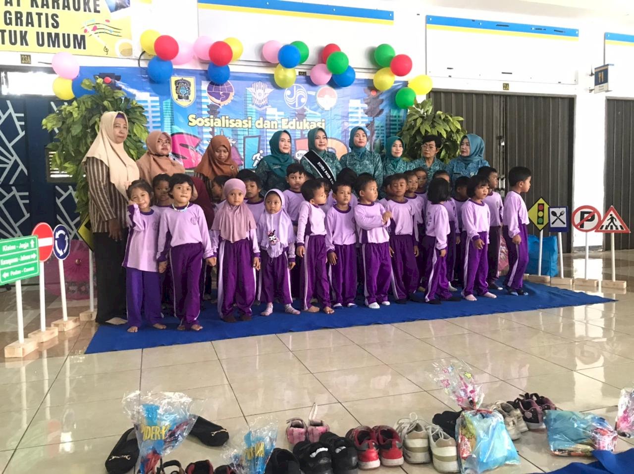 Anak-Anak TK Pertiwi Bareng Diajak Sadar Lalu Lintas Sejak Dini di Terminal Ir. Soekarno