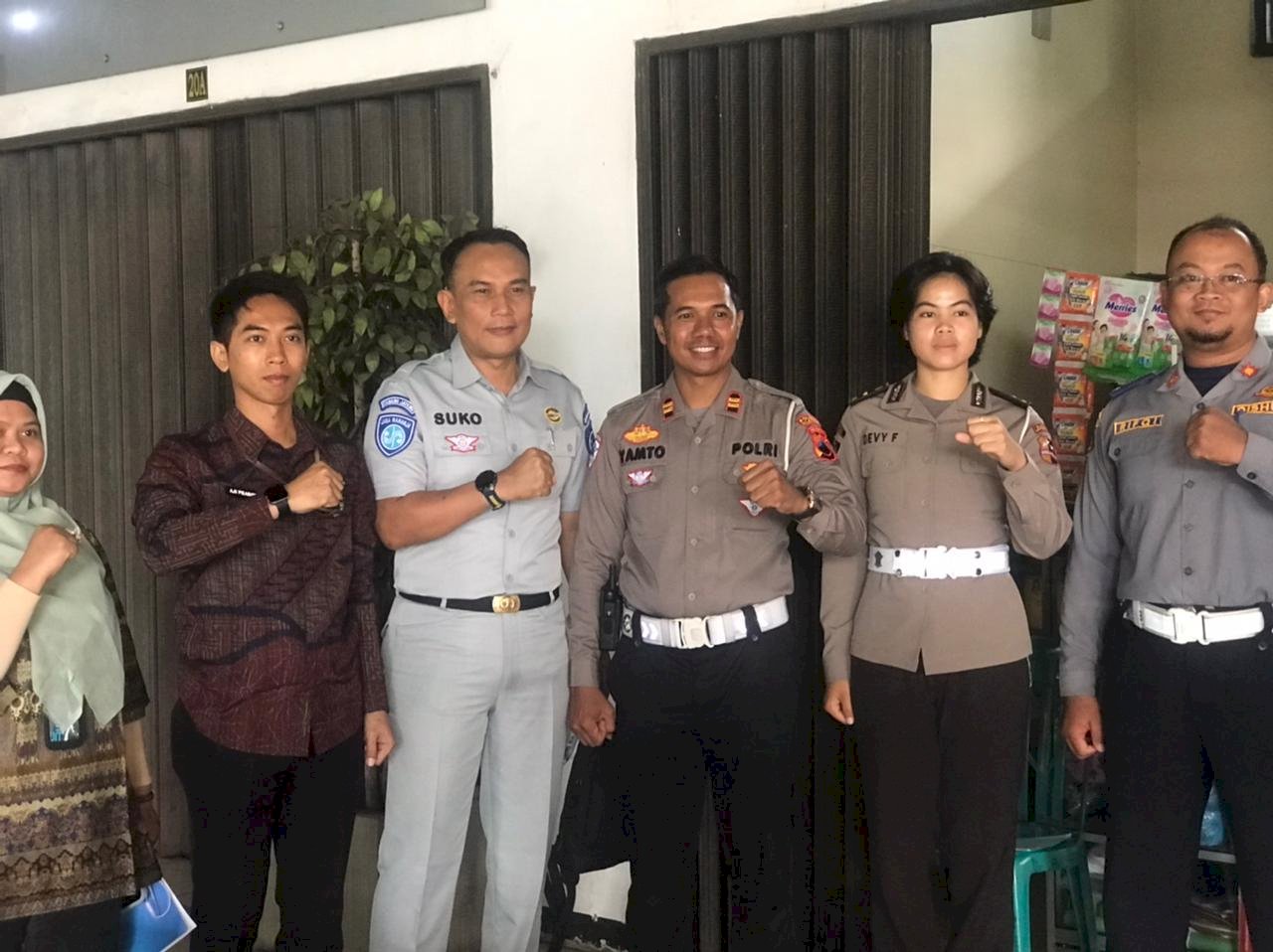 Anak-Anak TK Pertiwi Bareng Diajak Sadar Lalu Lintas Sejak Dini di Terminal Ir. Soekarno