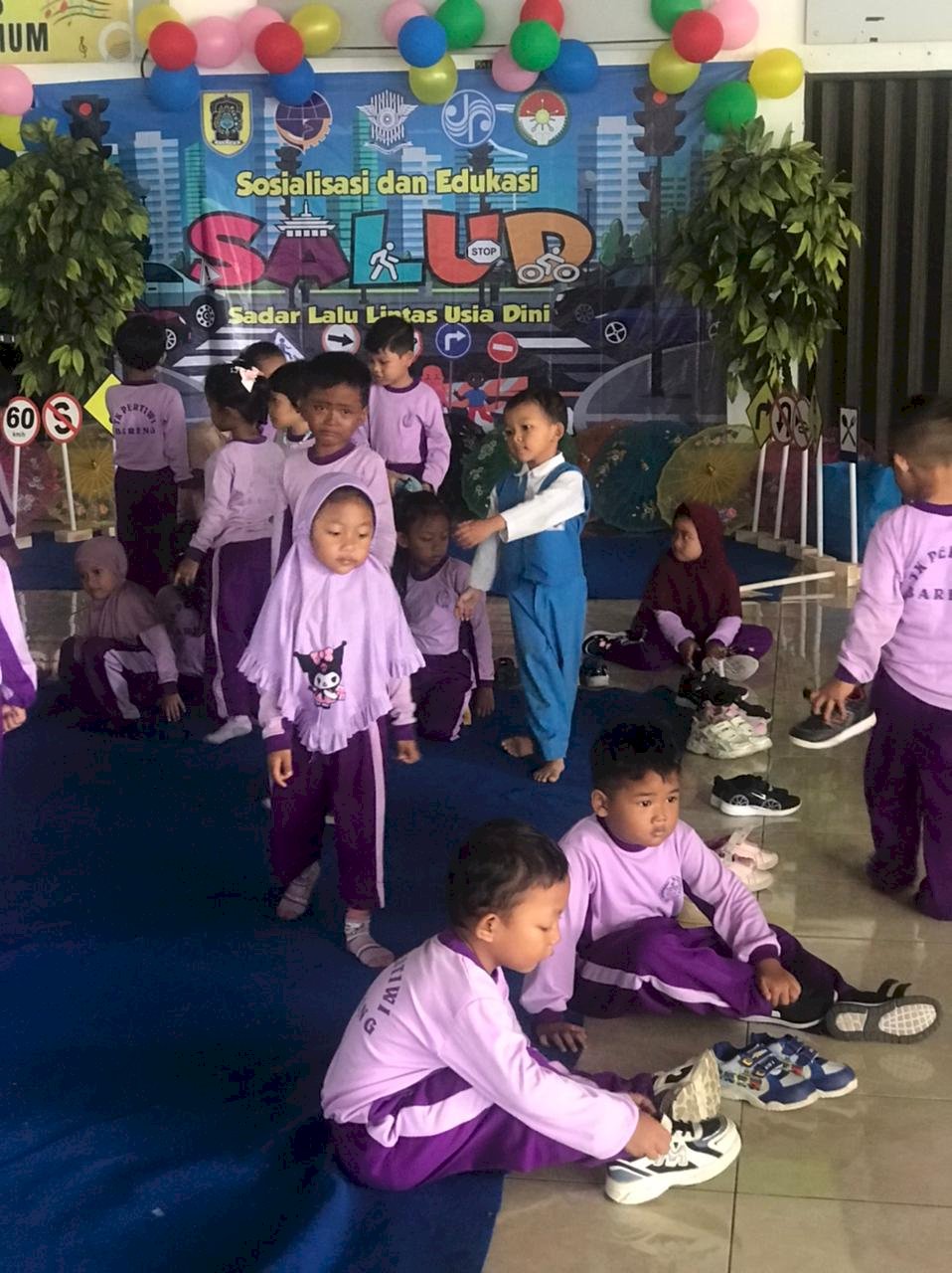 Anak-Anak TK Pertiwi Bareng Diajak Sadar Lalu Lintas Sejak Dini di Terminal Ir. Soekarno