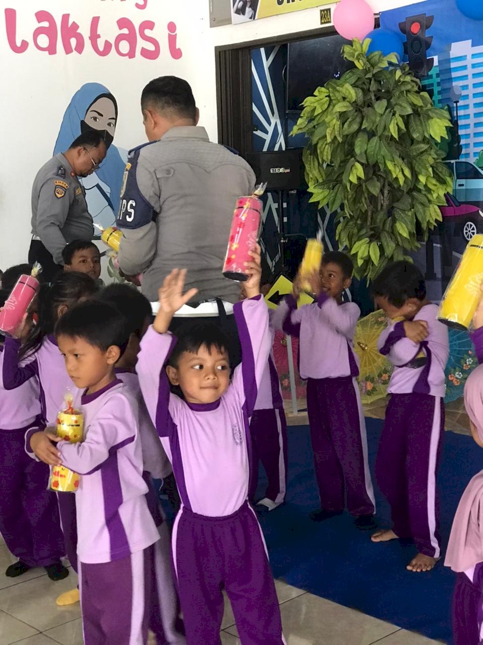Anak-Anak TK Pertiwi Bareng Diajak Sadar Lalu Lintas Sejak Dini di Terminal Ir. Soekarno