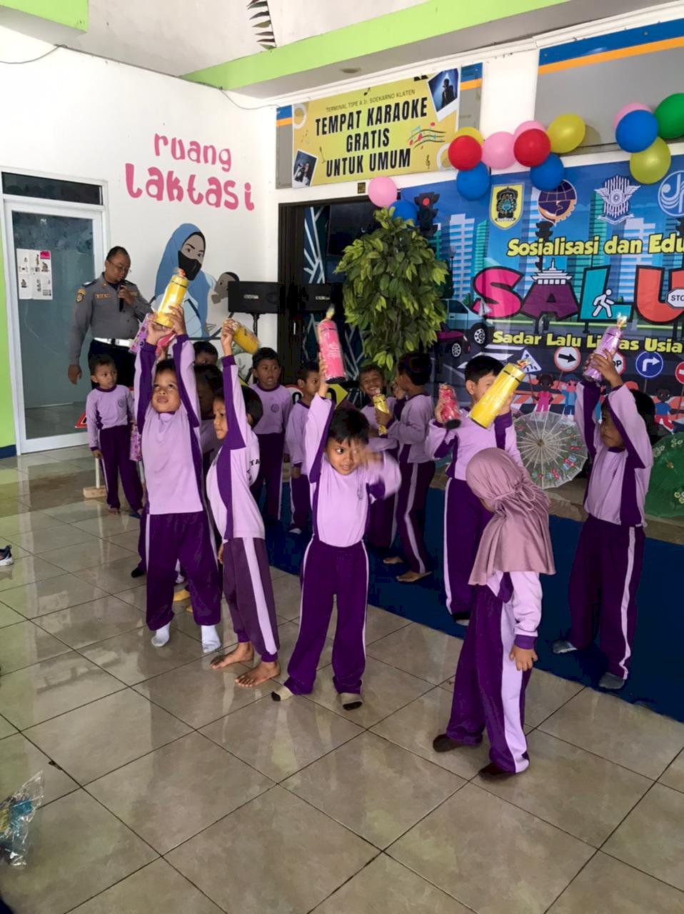 Anak-Anak TK Pertiwi Bareng Diajak Sadar Lalu Lintas Sejak Dini di Terminal Ir. Soekarno