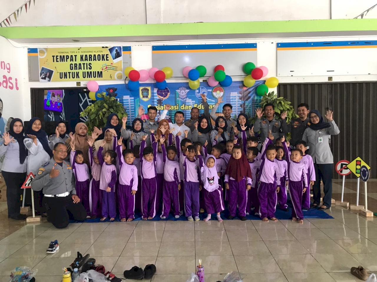 Anak-Anak TK Pertiwi Bareng Diajak Sadar Lalu Lintas Sejak Dini di Terminal Ir. Soekarno