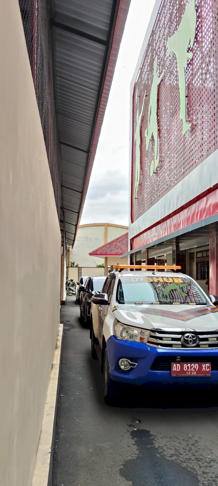 PROFESIONAL DAN TERTIB! Anggota Patwal Dishub Sukses Amankan Pengawalan Bupati untuk Acara Pemberian Bantuan Listrik dan Turnamen Tenis DPRD Cup