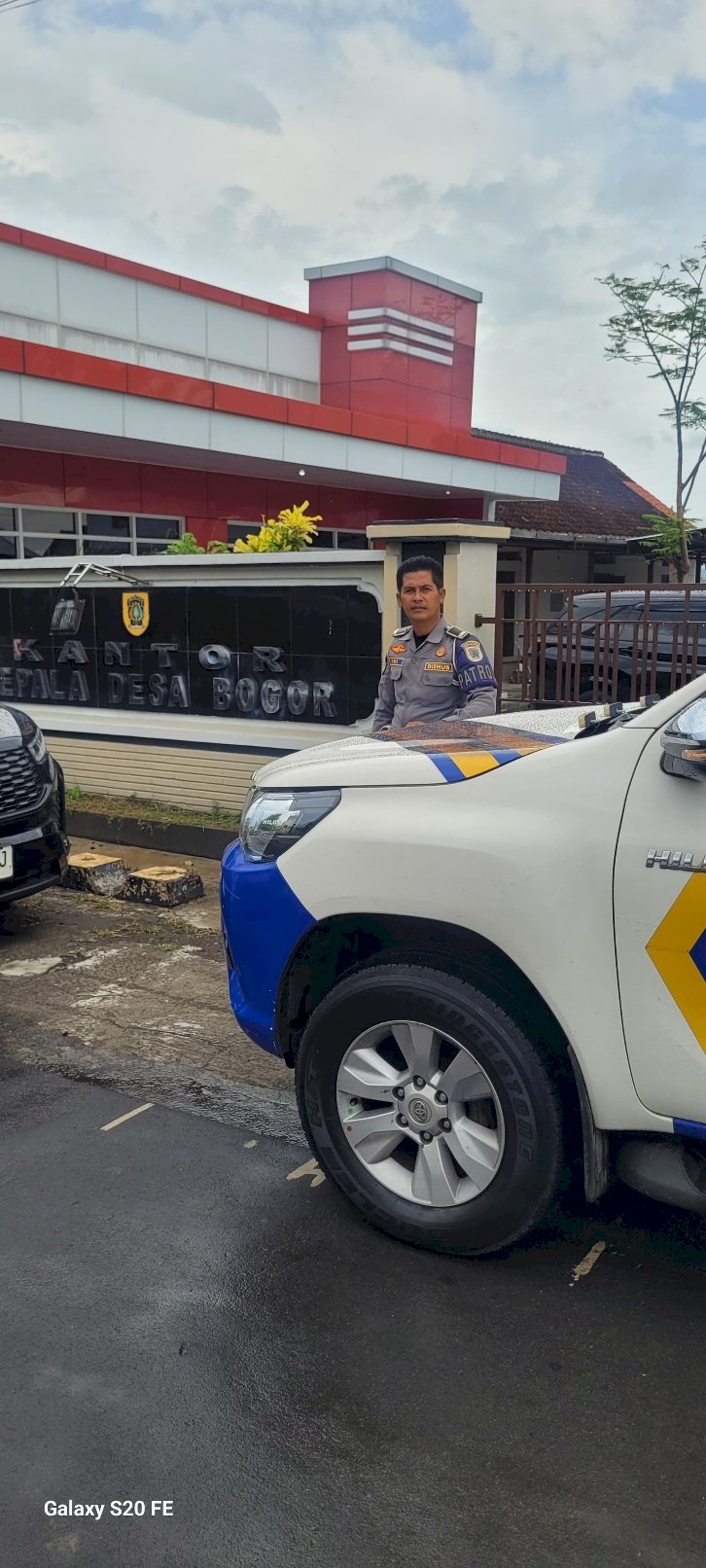 PROFESIONAL DAN TERTIB! Anggota Patwal Dishub Sukses Amankan Pengawalan Bupati untuk Acara Pemberian Bantuan Listrik dan Turnamen Tenis DPRD Cup