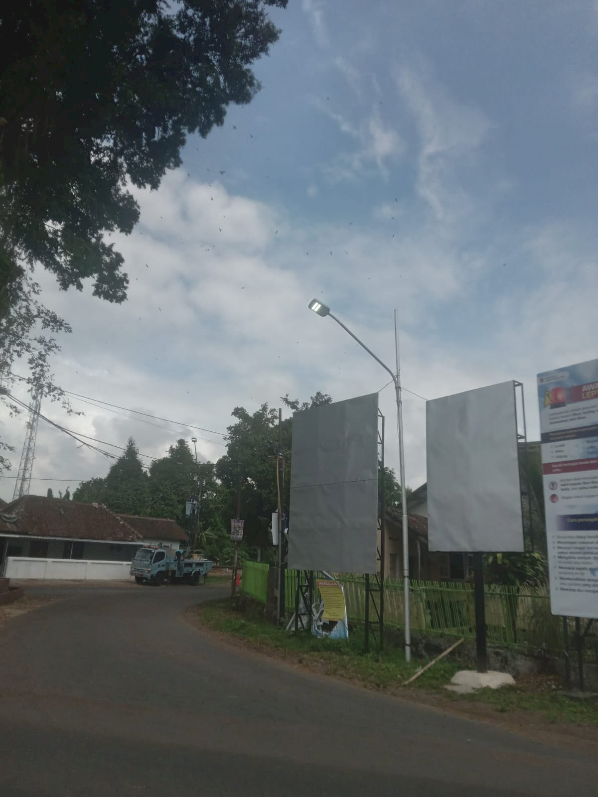 Tim PJU Klaten Turun Lapangan: Perbaiki Kabel Jaringan Putus di Pertigaan Ringin Kebonarum