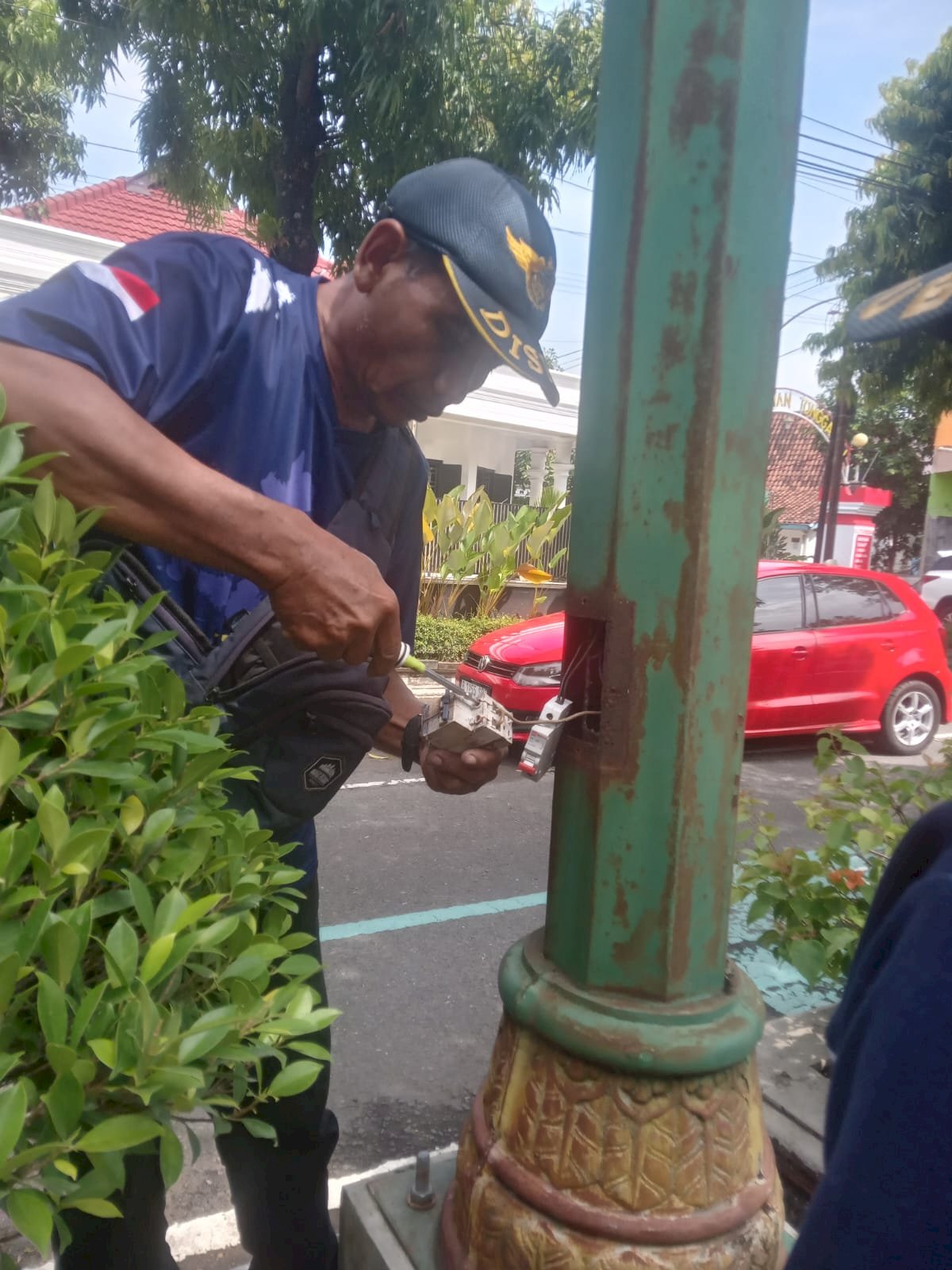 Responsif dan Profesional! Dinas Perhubungan Klaten Tangani Aduan Lampu PJU Padam di Rumdin DPRD