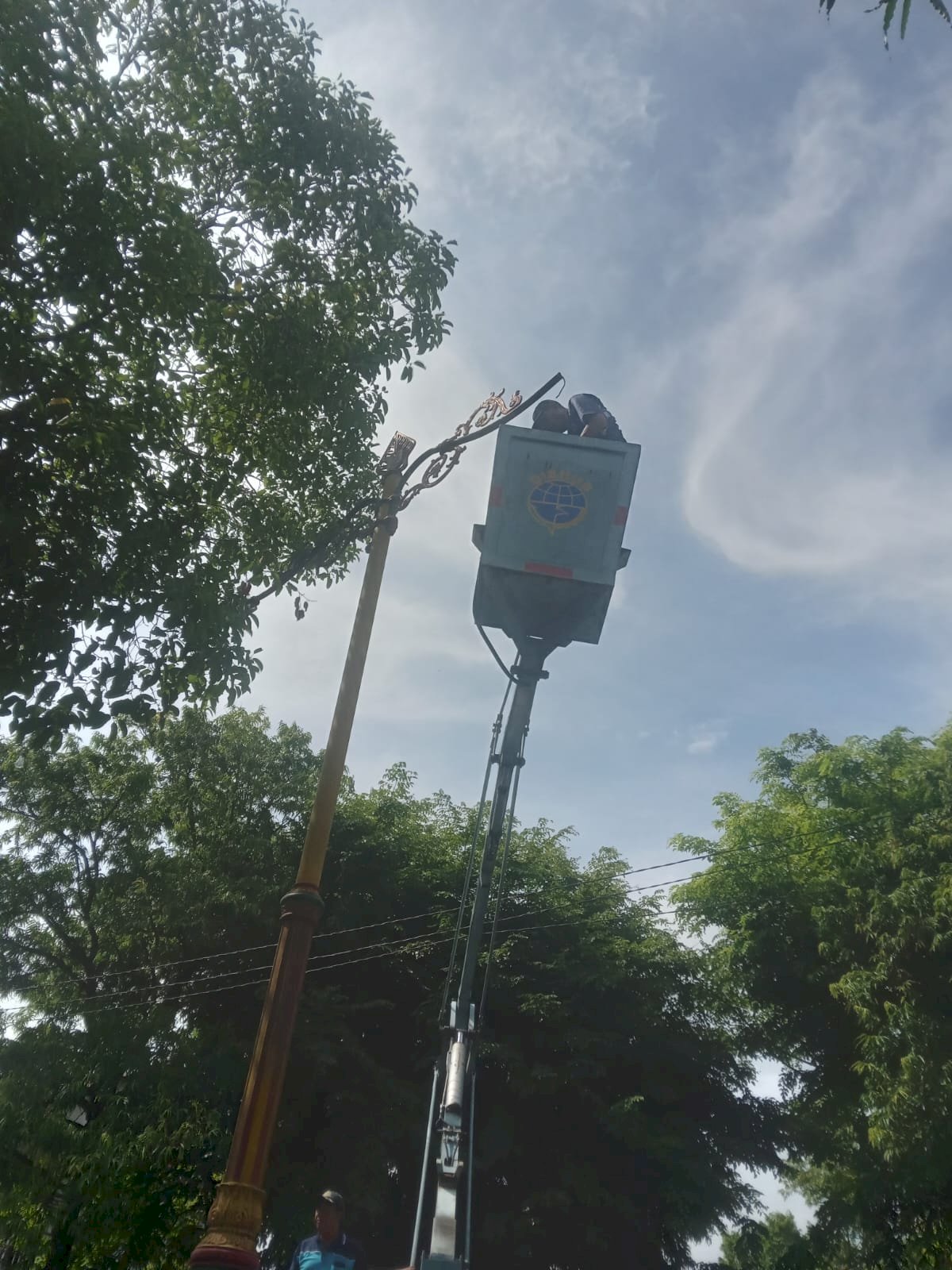 Responsif dan Profesional! Dinas Perhubungan Klaten Tangani Aduan Lampu PJU Padam di Rumdin DPRD