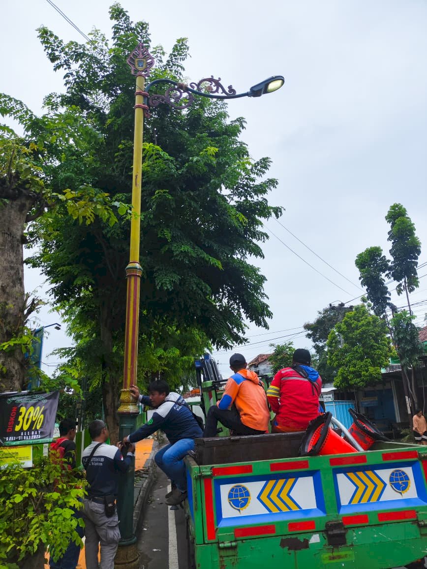 Tiga Lokasi Strategis Terservis! Dinas Perhubungan Klaten Percepat Perbaikan PJU di Ruas Utama Kota