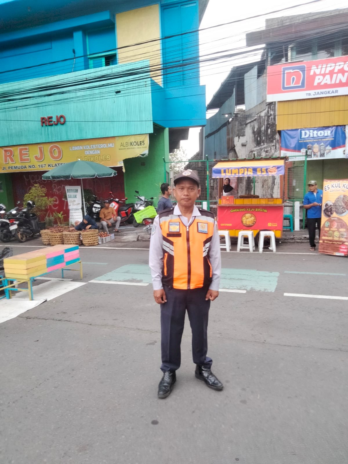 Aksi Heroik! Petugas Dishub Klaten Selamatkan Bocah Terpisah dari Orangtua di CFD Jalan Pemuda