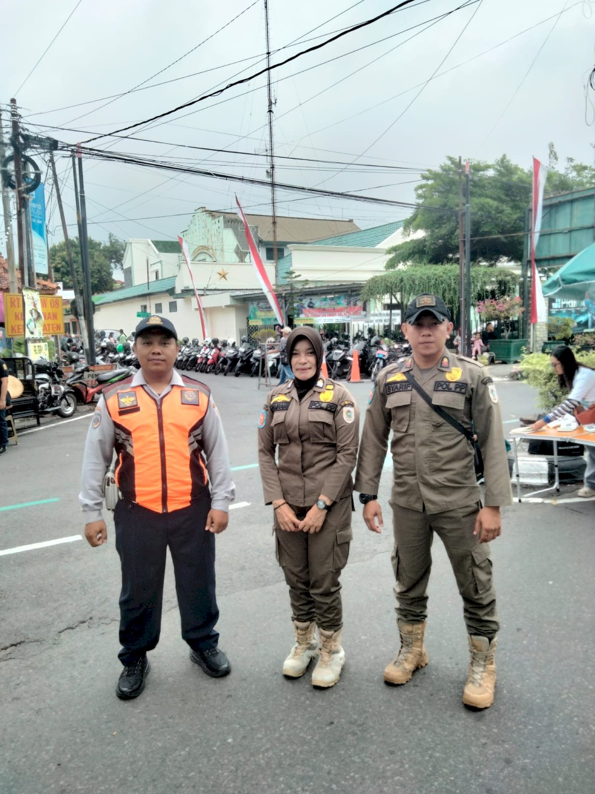 Aksi Heroik! Petugas Dishub Klaten Selamatkan Bocah Terpisah dari Orangtua di CFD Jalan Pemuda