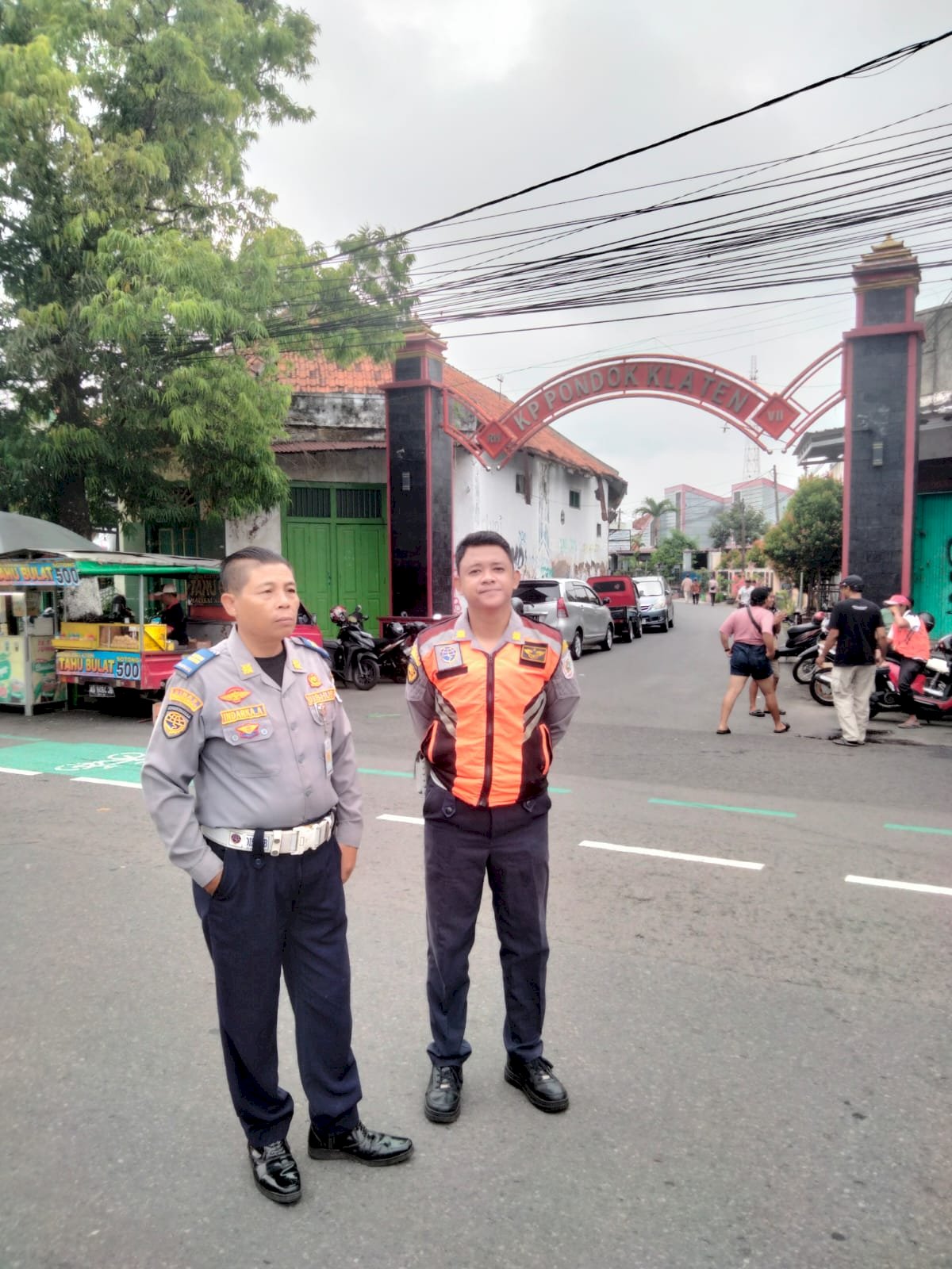 Aksi Heroik! Petugas Dishub Klaten Selamatkan Bocah Terpisah dari Orangtua di CFD Jalan Pemuda
