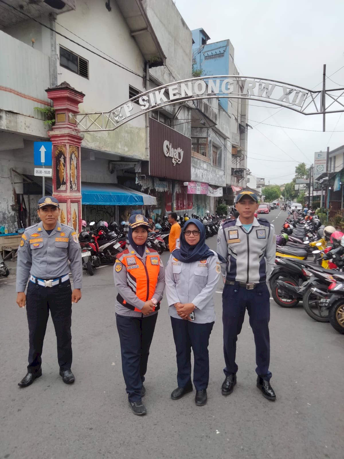 Aksi Heroik! Petugas Dishub Klaten Selamatkan Bocah Terpisah dari Orangtua di CFD Jalan Pemuda