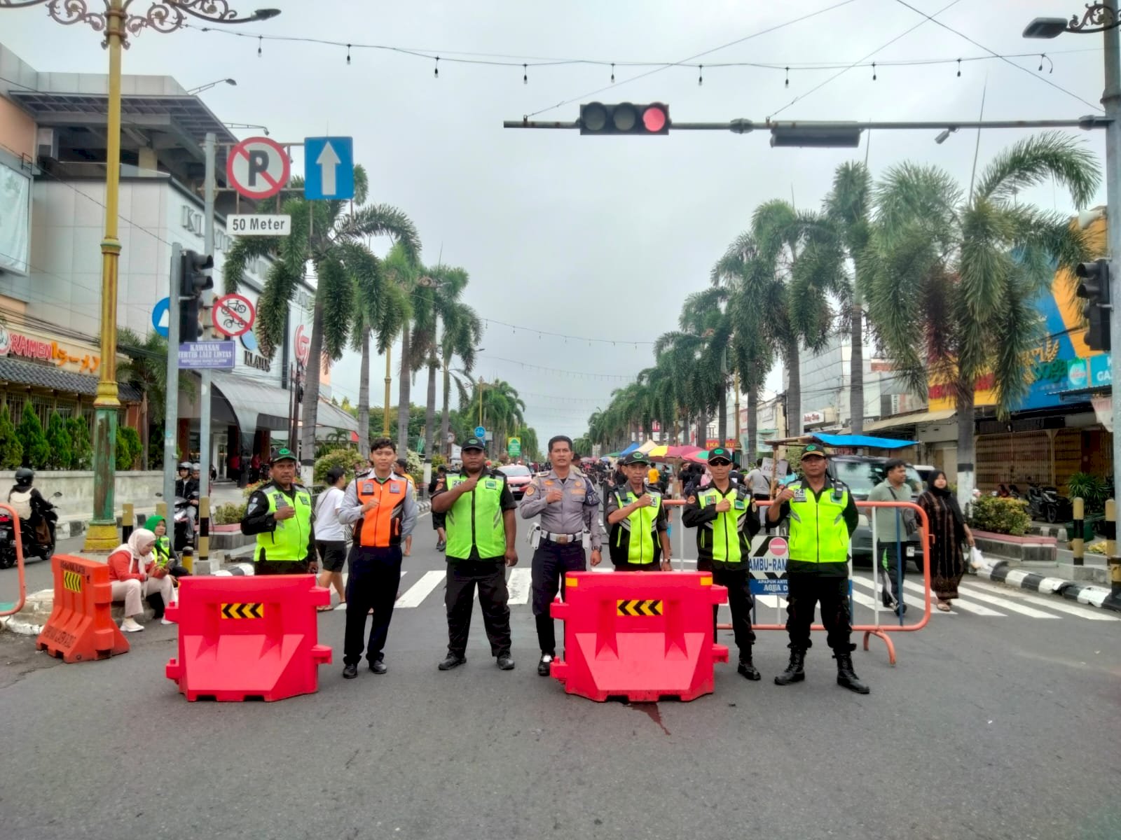 Aksi Heroik! Petugas Dishub Klaten Selamatkan Bocah Terpisah dari Orangtua di CFD Jalan Pemuda