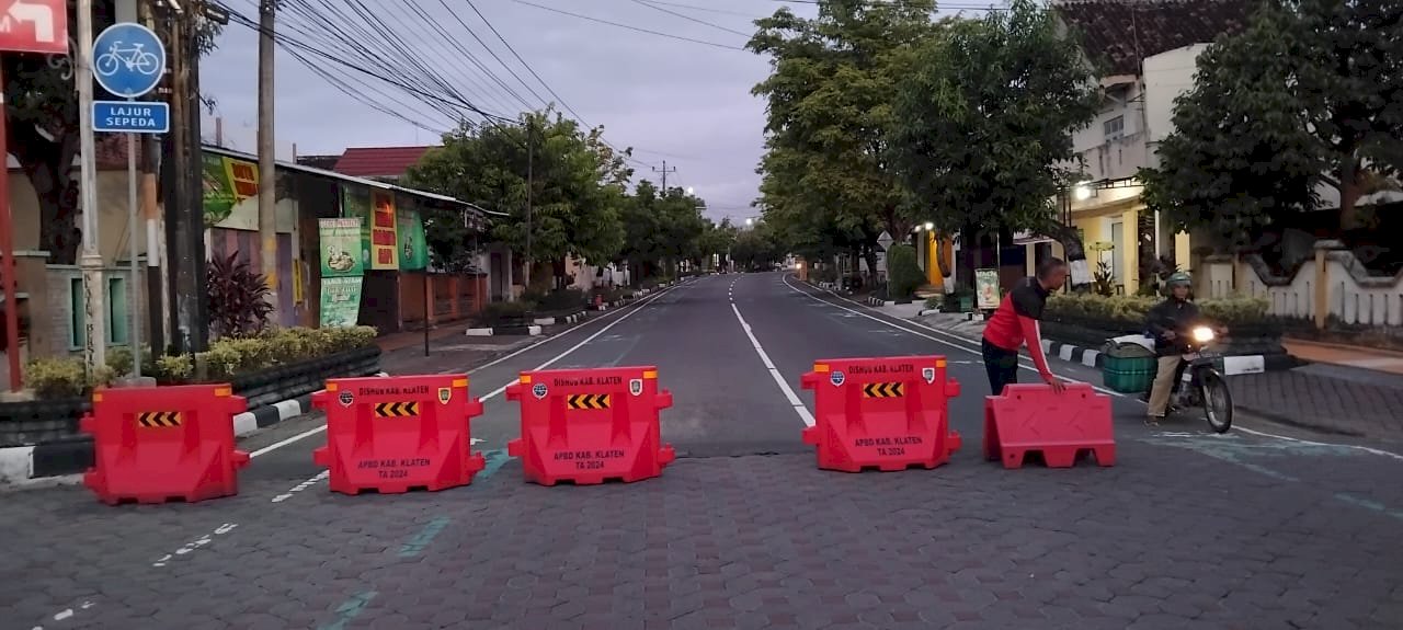 Aksi Heroik! Petugas Dishub Klaten Selamatkan Bocah Terpisah dari Orangtua di CFD Jalan Pemuda