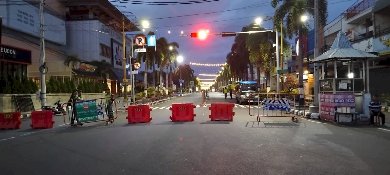 Aksi Heroik! Petugas Dishub Klaten Selamatkan Bocah Terpisah dari Orangtua di CFD Jalan Pemuda