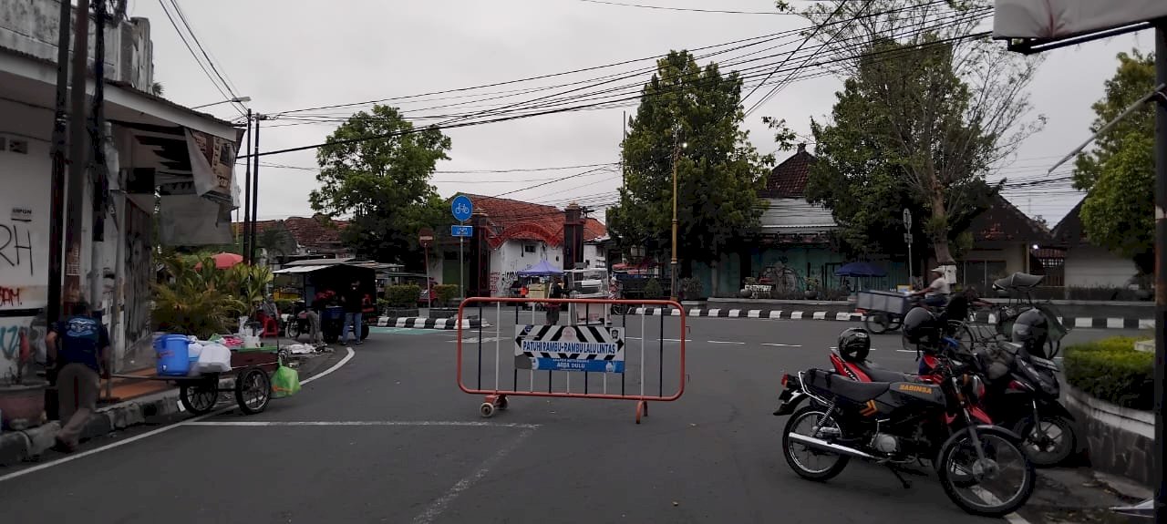 Aksi Heroik! Petugas Dishub Klaten Selamatkan Bocah Terpisah dari Orangtua di CFD Jalan Pemuda