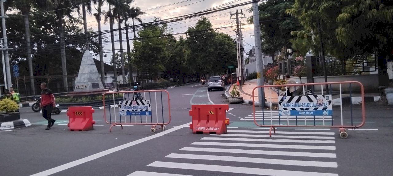 Aksi Heroik! Petugas Dishub Klaten Selamatkan Bocah Terpisah dari Orangtua di CFD Jalan Pemuda