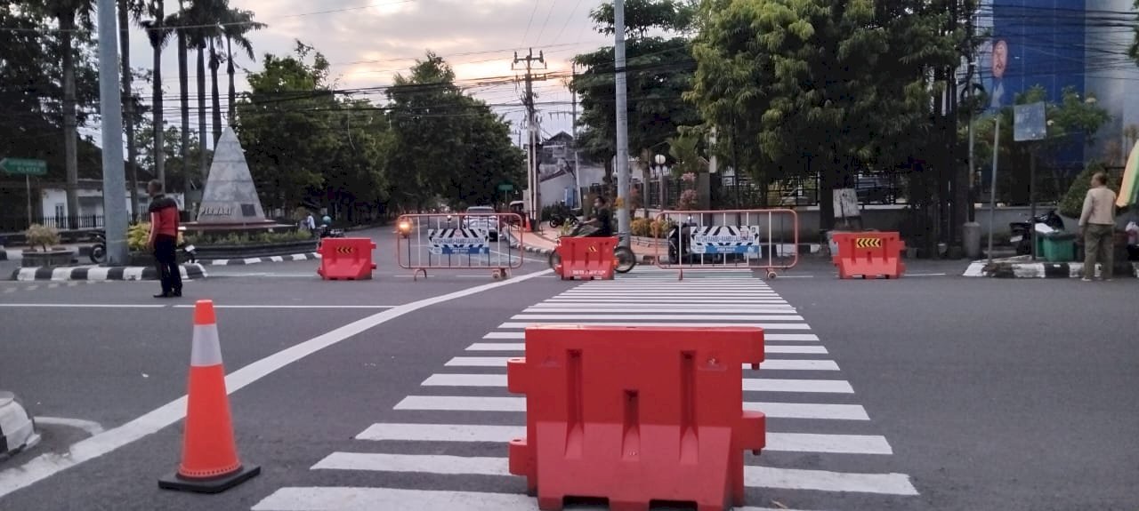 Aksi Heroik! Petugas Dishub Klaten Selamatkan Bocah Terpisah dari Orangtua di CFD Jalan Pemuda