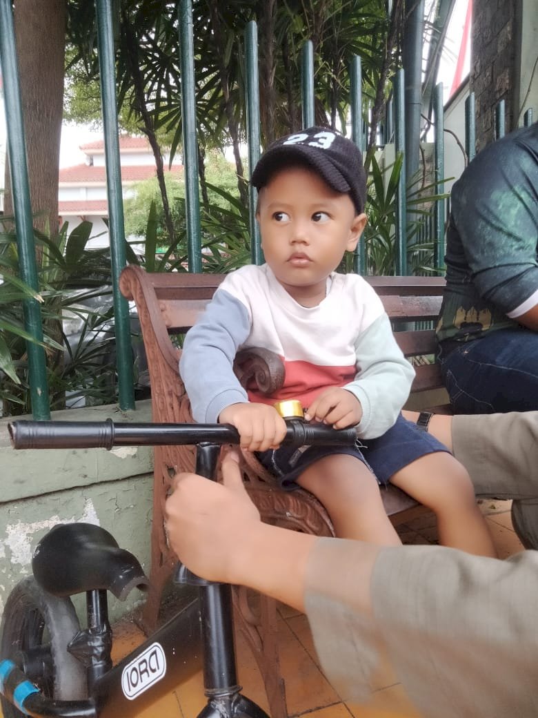 Aksi Heroik! Petugas Dishub Klaten Selamatkan Bocah Terpisah dari Orangtua di CFD Jalan Pemuda