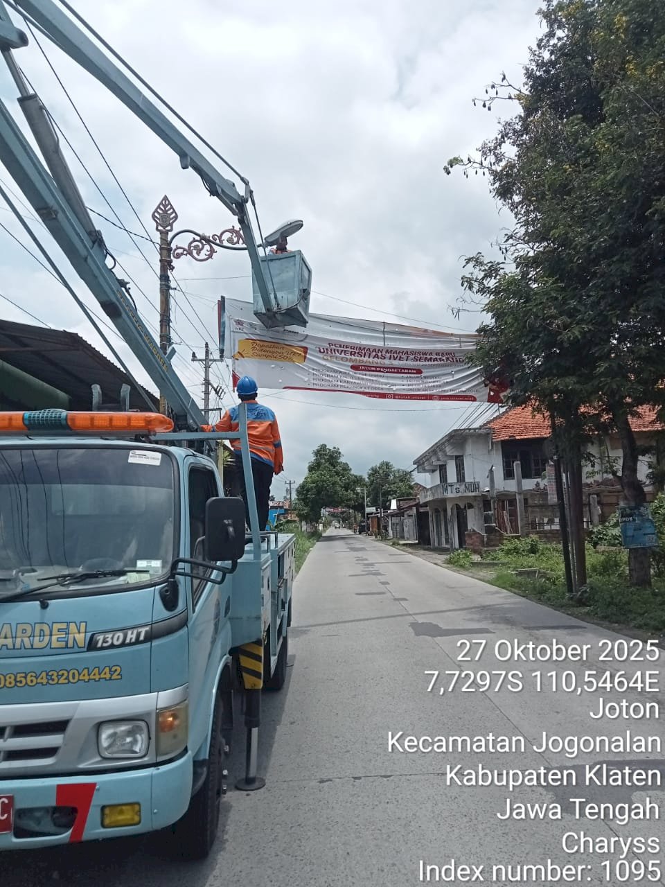 Perpaduan Elegan Antik & Modern: Tim MRLL Dishub Klaten Rawat Lampu Antik Jalan Kaliwiro dengan Profesional