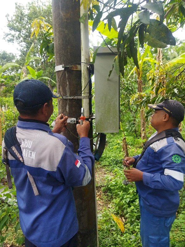 Terangi Setiap Sudut! Tim MRLL & PJU Dishub Klaten Perbaiki Lampu Jalan Ruas Sidorejo-Deles Indah, Kemalang