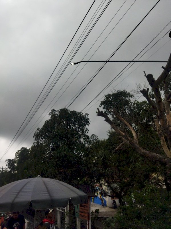 Terangi Setiap Sudut! Tim MRLL & PJU Dishub Klaten Perbaiki Lampu Jalan Ruas Sidorejo-Deles Indah, Kemalang