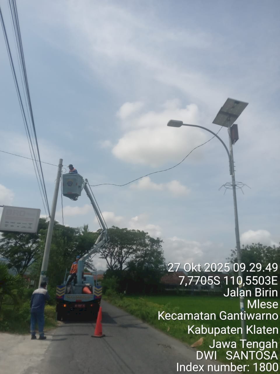 Tanggap Darurat! Tim MRLL PJU Segera Perbaiki Jaringan Listrik Putus di Jalan Ngandong-Mlese Gantiwarno, Pencahayaan Jalan Dipulihkan