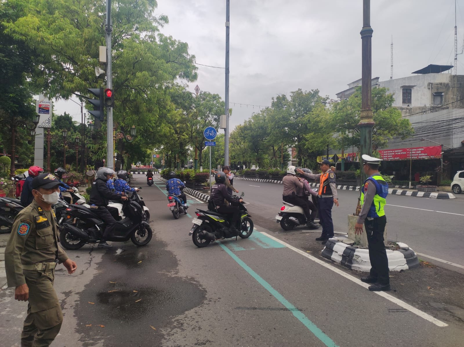 Dishub Klaten Sukses Gelar Pengaturan Lalu Lintas: Peringatan Sumpah Pemuda Berlangsung Aman dan Tertib!