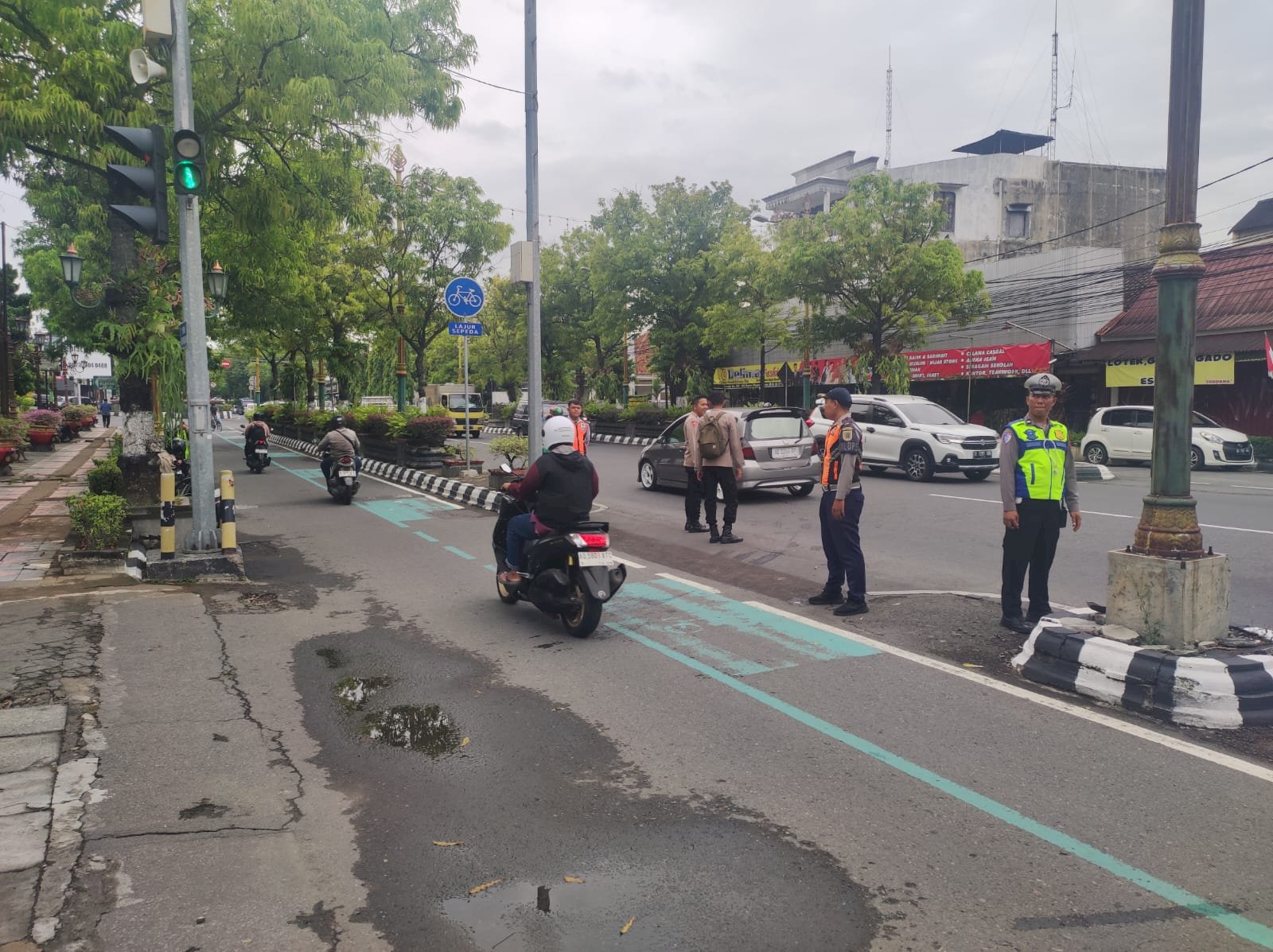 Dishub Klaten Sukses Gelar Pengaturan Lalu Lintas: Peringatan Sumpah Pemuda Berlangsung Aman dan Tertib!