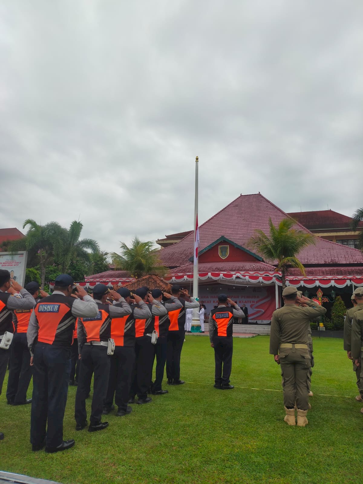 Semangat Sumpah Pemuda Menyala! 19 Personel Dishub Klaten Ikuti Upacara Bersejarah di Pendopo Kabupaten