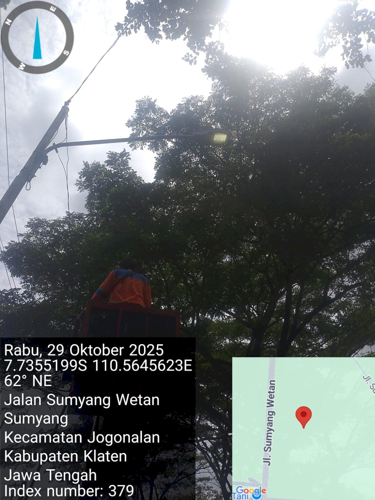 Tingkatkan Estetika Kota! Tim PJU Dishub Klaten Ganti Lampu Antik Rekondisi di Dusun Kutu Sumyang