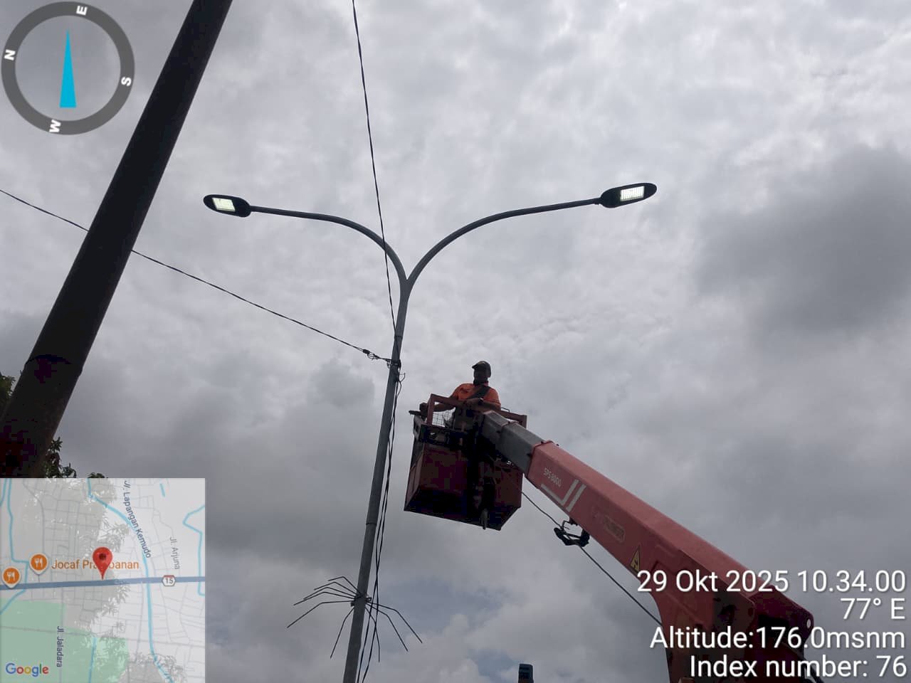 Jalan Raya Makin Terang! Tim PJU Dishub Klaten Perbaiki Jaringan Penerangan Jalan Beji-Taji Prambanan