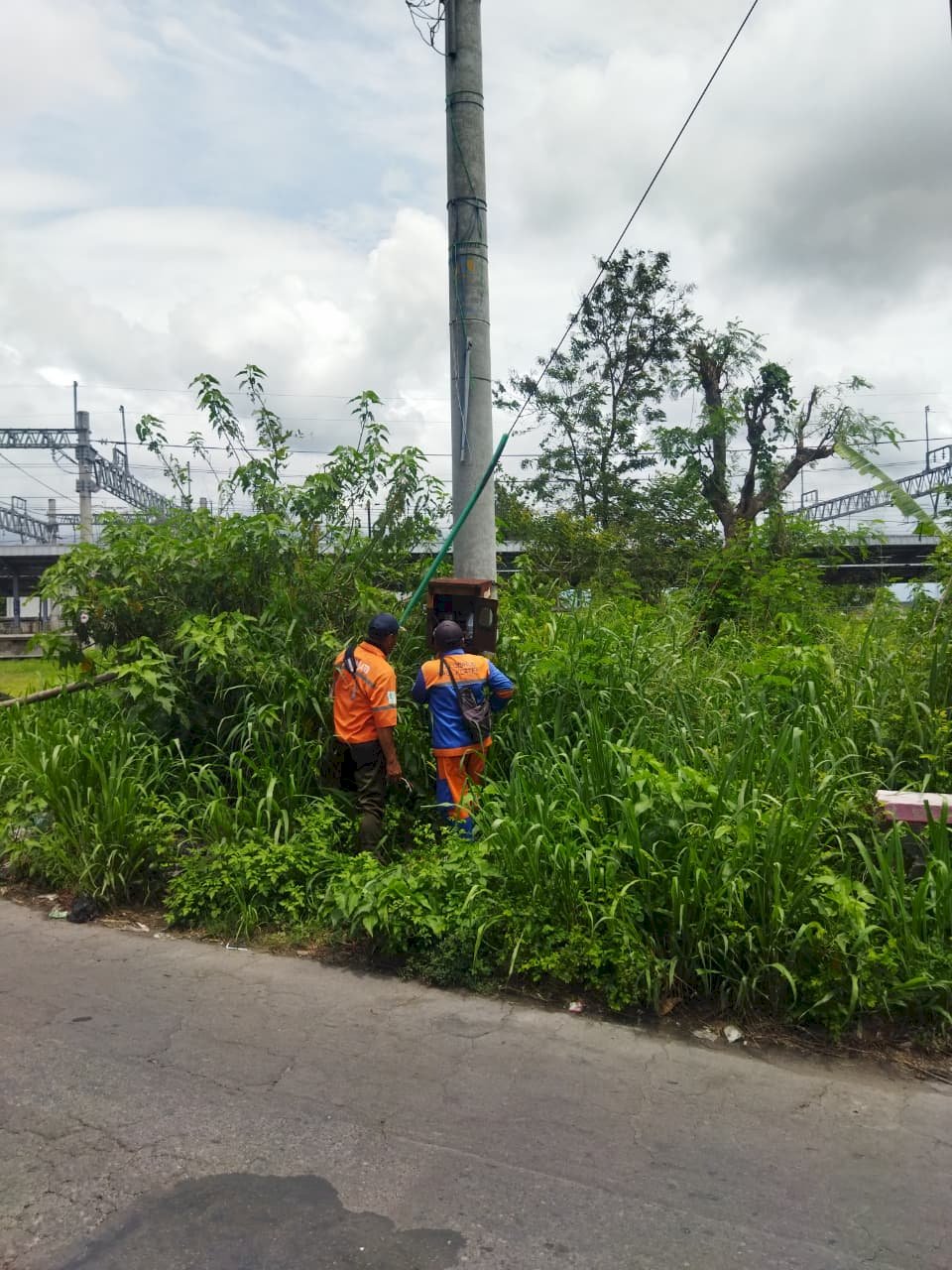 Energi Lancar! Dishub Klaten Lakukan Service kWh Meter di Stasiun Srowot Jogonalan